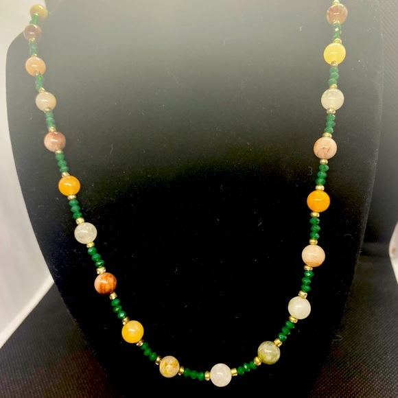 Beautiful Green Bead Necklace With Quartz Beads - Picture 2 of 5